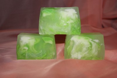 The company "MyloMagiya" - Russian manufacturer handmade soaps based on shea butter and coconut, 100% natural scrubs based on sugar cane and a large sea salt.