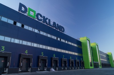 Компания DOCKLAND предлагает современный складской сервис на базе логистического комплекса класса А. Круглосуточная охрана, организация оперативной разгрузки, большие площади и высота потолков, а также высокая точность заливки напольного покрытия - главны